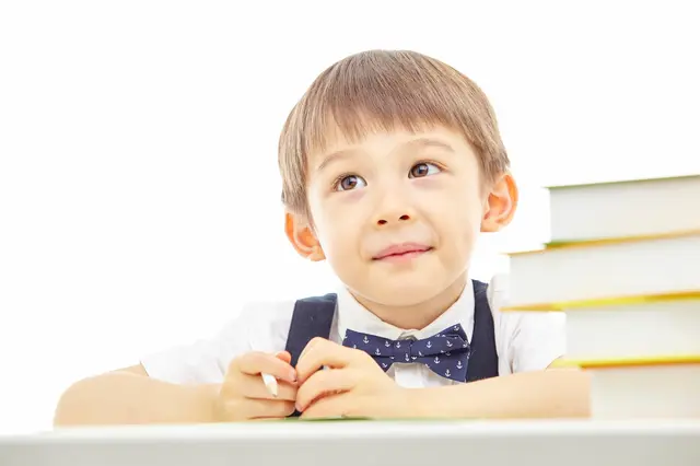 仲間に励まされるイメージ写真